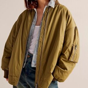 We The Free Becca Bomber Jacket size XL
-comfy and good style as oversize jacket